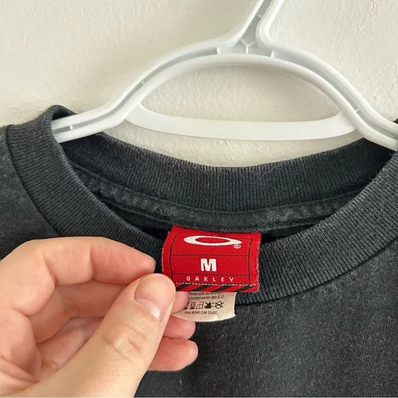 Y2K Oakley Surf Black Tee with Blue Graphic - Picture 4 of 9